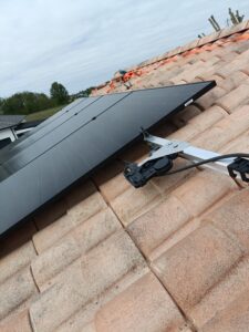 Installation de panneaux photovoltaïques en surimposition de toiture