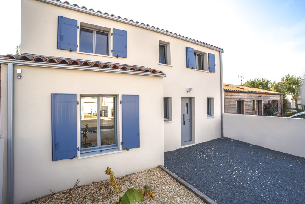 Ajout d'une pièce en extension au rez-de-chaussée d'une maison à étage